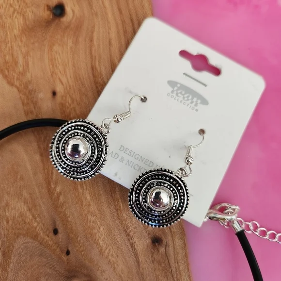 Traditional Beautiful Oxidized Silver Leather  Strap Necklace - Picture 8 of 13